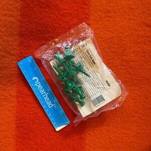 NWOT (Unopened) THE PAMPERED CHEF Green 8 Corn-On-The-Cob Holders